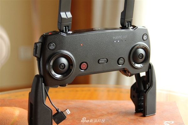 大疆Mavic&nbsp;Air无人机开箱：便携可折叠&nbsp;性能强悍