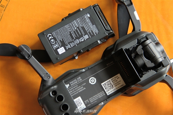 大疆Mavic&nbsp;Air无人机开箱：便携可折叠&nbsp;性能强悍