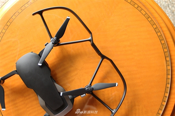 大疆Mavic&nbsp;Air无人机开箱：便携可折叠&nbsp;性能强悍