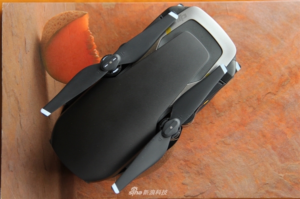 大疆Mavic&nbsp;Air无人机开箱：便携可折叠&nbsp;性能强悍