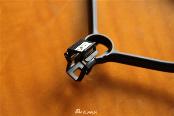 大疆Mavic&nbsp;Air无人机开箱：便携可折叠&nbsp;性能强悍