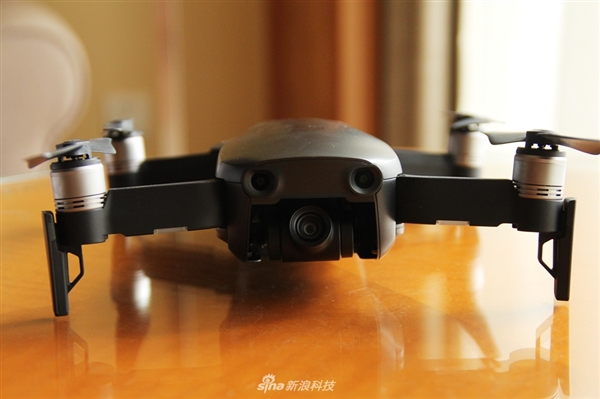 大疆Mavic&nbsp;Air无人机开箱：便携可折叠&nbsp;性能强悍