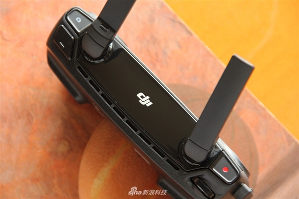 大疆Mavic&nbsp;Air无人机开箱：便携可折叠&nbsp;性能强悍