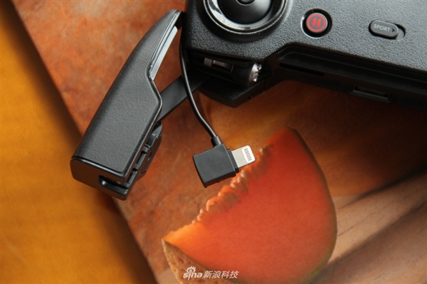 大疆Mavic&nbsp;Air无人机开箱：便携可折叠&nbsp;性能强悍