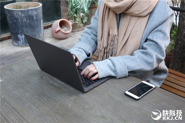 5399元八代U！新小米笔记本Air开箱图赏：深空灰配色