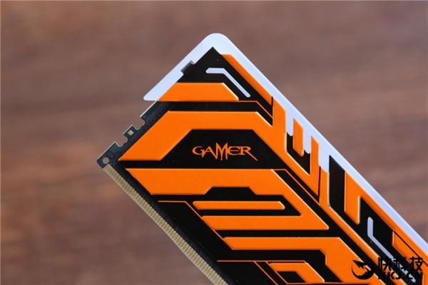 七彩RGB灯效!影驰GAMER II内存评测:稳定3000MHz