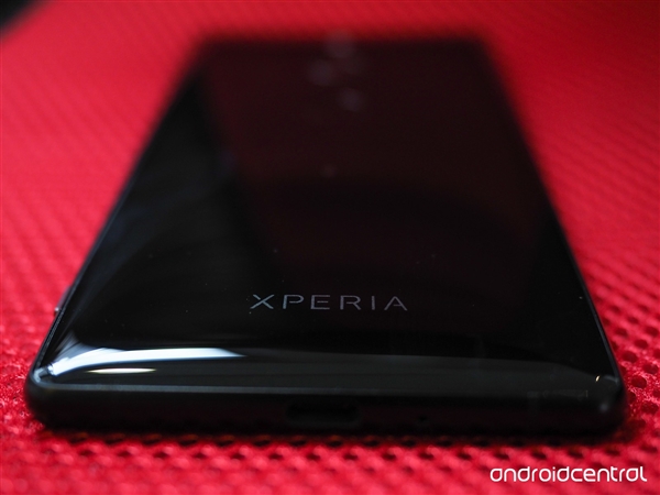 索尼Xperia XZ2图赏：全对称设计 颜值爆表