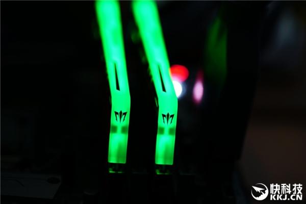 七彩RGB灯效!影驰GAMER II内存评测:稳定3000MHz