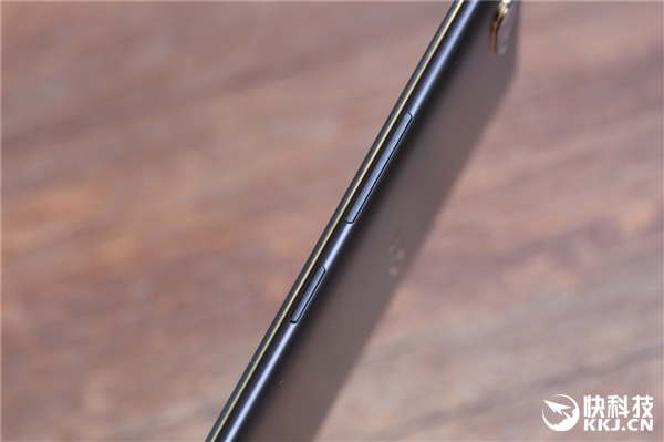 vivo X20 Plus屏幕指纹版开箱图赏:看完心动