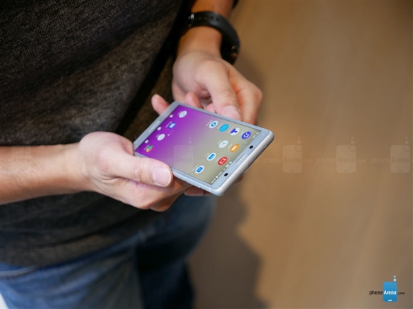 索尼发布小屏旗舰XZ2 Compact：5寸+骁龙845！