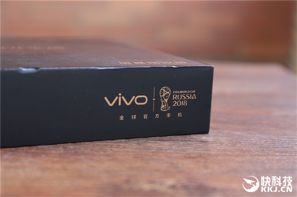 vivo X20 Plus屏幕指纹版开箱图赏:看完心动
