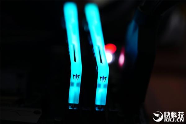七彩RGB灯效!影驰GAMER II内存评测:稳定3000MHz