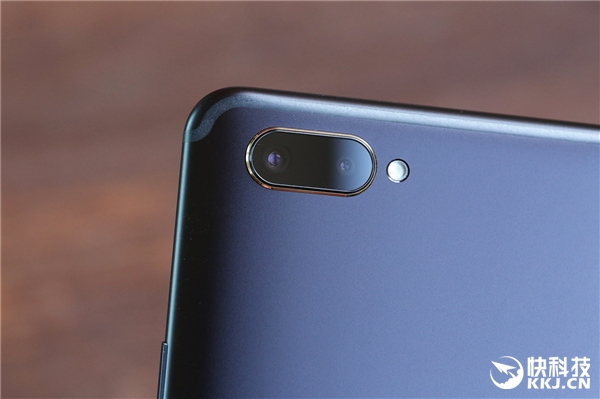 vivo X20 Plus屏幕指纹版开箱图赏:看完心动