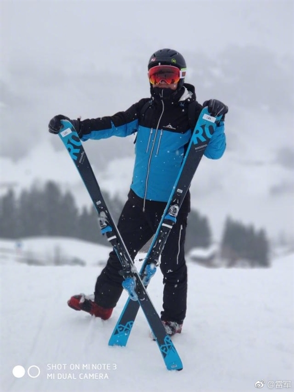 雷军春节晒滑雪照片 不忘为米家滑雪装备代言