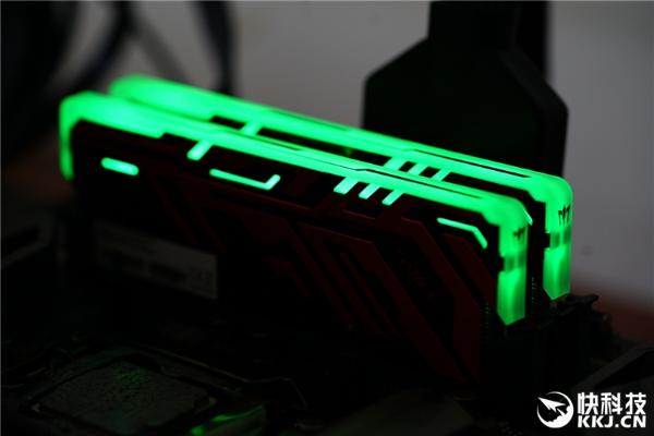 七彩RGB灯效!影驰GAMER II内存评测:稳定3000MHz