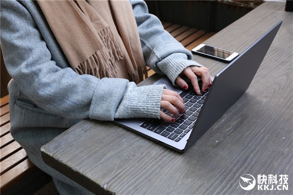 5399元八代U！新小米笔记本Air开箱图赏：深空灰配色