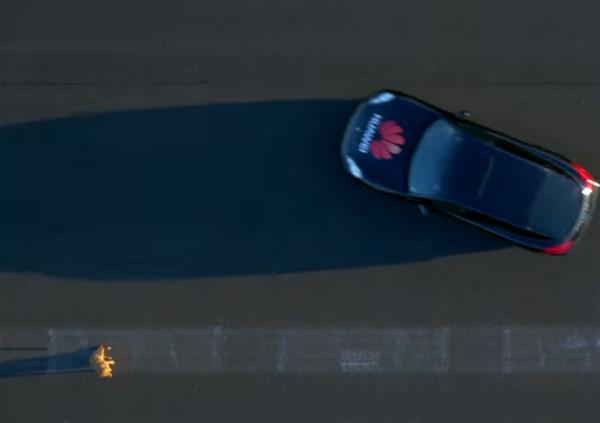 用Mate 10 Pro操控保时捷！华为仅花5周就征服了无人驾驶