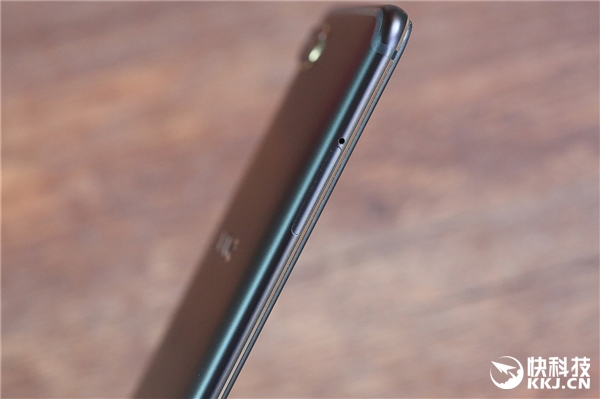 vivo X20 Plus屏幕指纹版开箱图赏:看完心动
