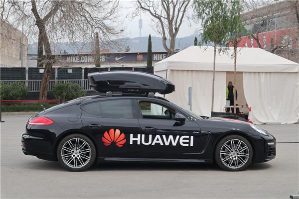 用Mate 10 Pro操控保时捷！华为仅花5周就征服了无人驾驶