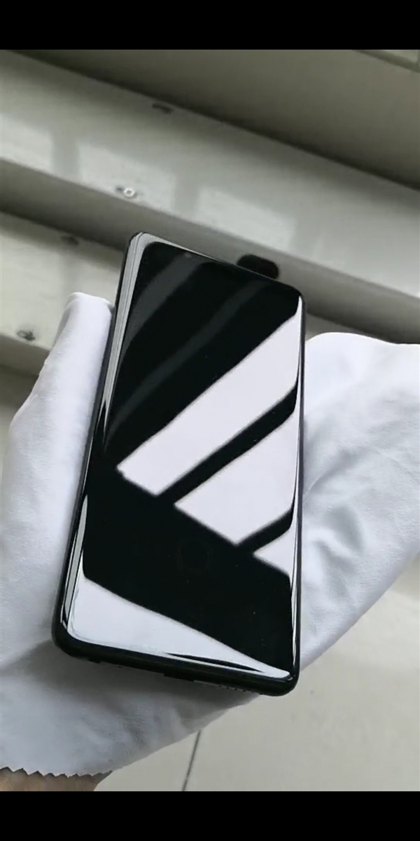 玻璃机身+全面屏！华为P20工程机曝光：徕卡三摄