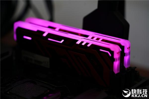 七彩RGB灯效!影驰GAMER II内存评测:稳定3000MHz