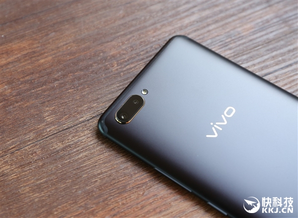 vivo X20 Plus屏幕指纹版开箱图赏:看完心动