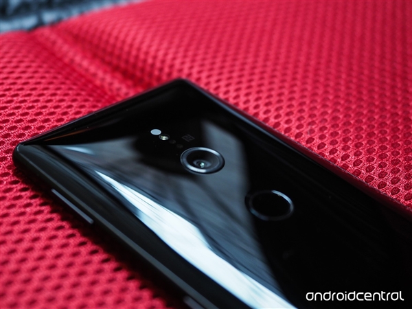 索尼Xperia XZ2图赏：全对称设计 颜值爆表