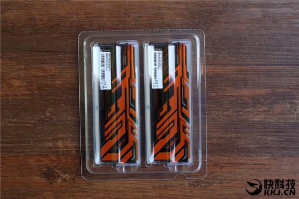 七彩RGB灯效!影驰GAMER II内存评测:稳定3000MHz