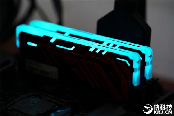 七彩RGB灯效!影驰GAMER II内存评测:稳定3000MHz