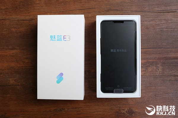 骁龙636/1799元起!魅蓝E3曜石黑版开箱图赏