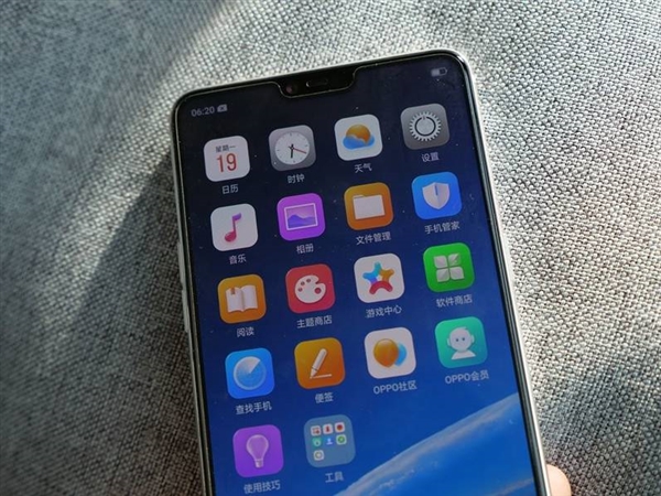 预约量超4600万 OPPO R15即将开卖：2999元起售