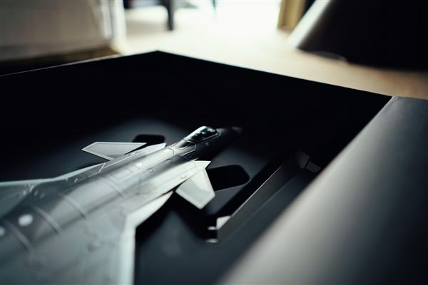 歼-20灵魂附体魅蓝E3：看一眼热血沸腾！