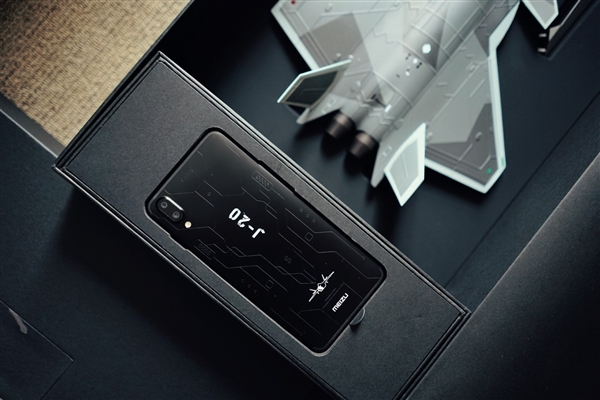 歼-20灵魂附体魅蓝E3：看一眼热血沸腾！