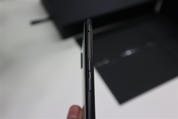 歼-20灵魂附体魅蓝E3：看一眼热血沸腾！