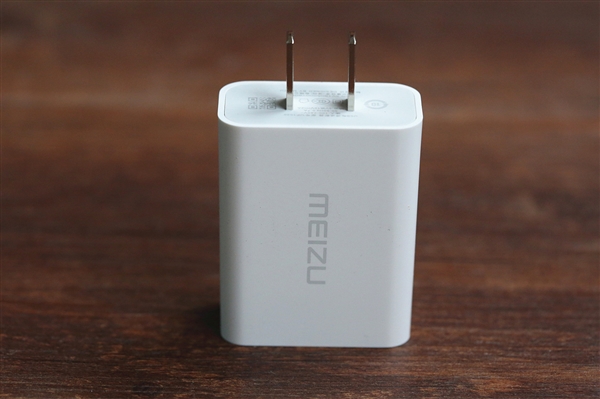 魅蓝E3丹青版首发开箱图赏：这配色贼骚