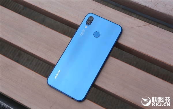 iPhone X侧目!华为nova 3e开箱图赏:双玻璃刘海屏