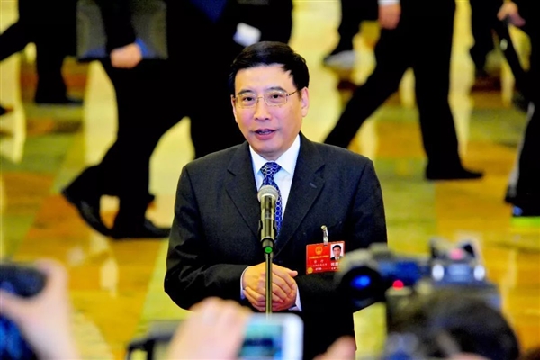 苗圩继任工信部部长：流量费今年再降30％