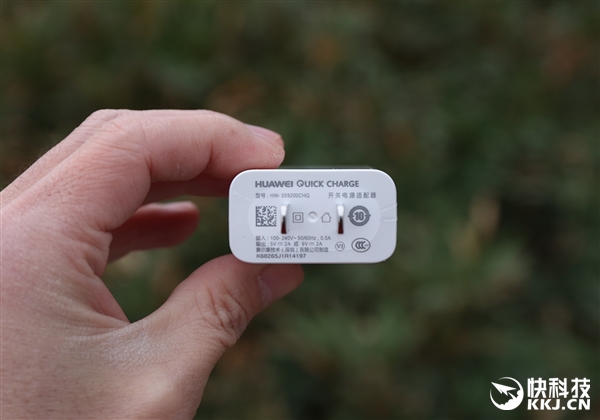 iPhone X侧目!华为nova 3e开箱图赏:双玻璃刘海屏