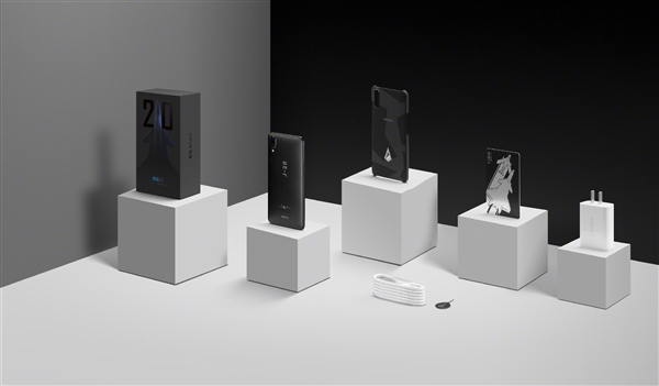 歼-20灵魂附体魅蓝E3：看一眼热血沸腾！