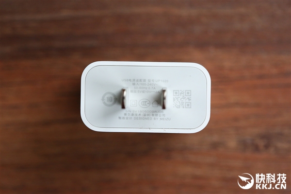 骁龙636/1799元起！魅蓝E3香槟金版开箱图赏