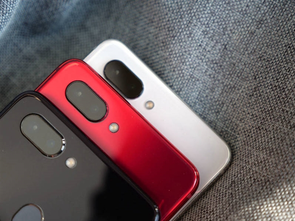 预约量超4600万 OPPO R15即将开卖：2999元起售