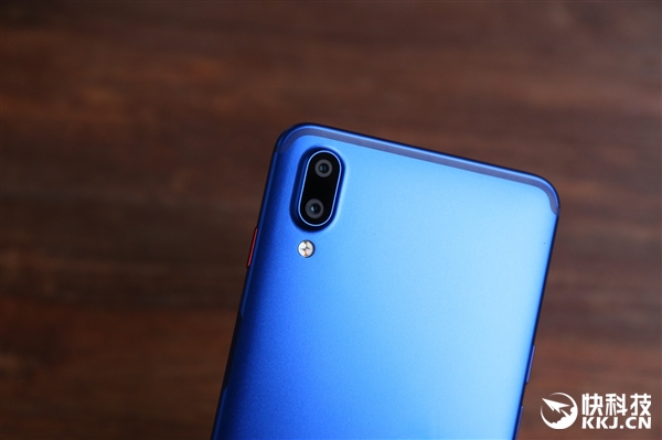 魅蓝E3丹青版首发开箱图赏：这配色贼骚