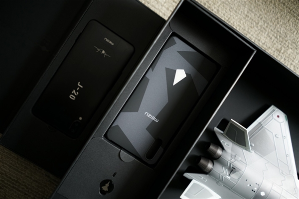 歼-20灵魂附体魅蓝E3：看一眼热血沸腾！