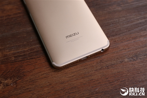 骁龙636/1799元起！魅蓝E3香槟金版开箱图赏