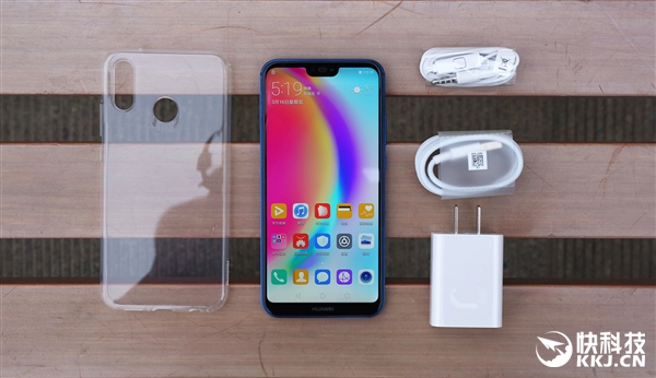 iPhone X侧目!华为nova 3e开箱图赏:双玻璃刘海屏