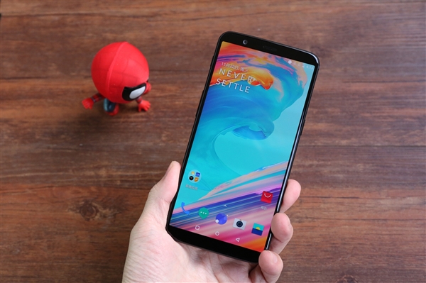 骁龙845+8G内存！一加6曝光：6.28寸异形全面屏