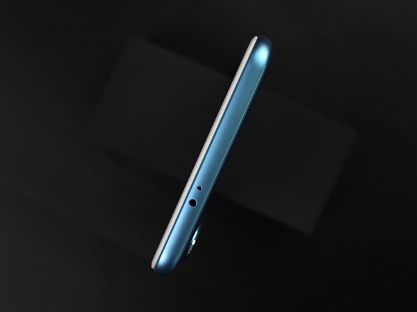 红米Note 5图赏：多彩配色颜值不俗