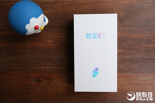 魅蓝E3丹青版首发开箱图赏：这配色贼骚