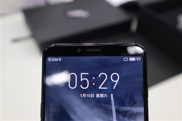 歼-20灵魂附体魅蓝E3：看一眼热血沸腾！