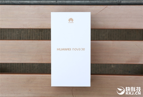 iPhone X侧目!华为nova 3e开箱图赏:双玻璃刘海屏